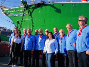 Mit meinem Shantychor "De Ankerspiller" vor der Rickmer Rickmers